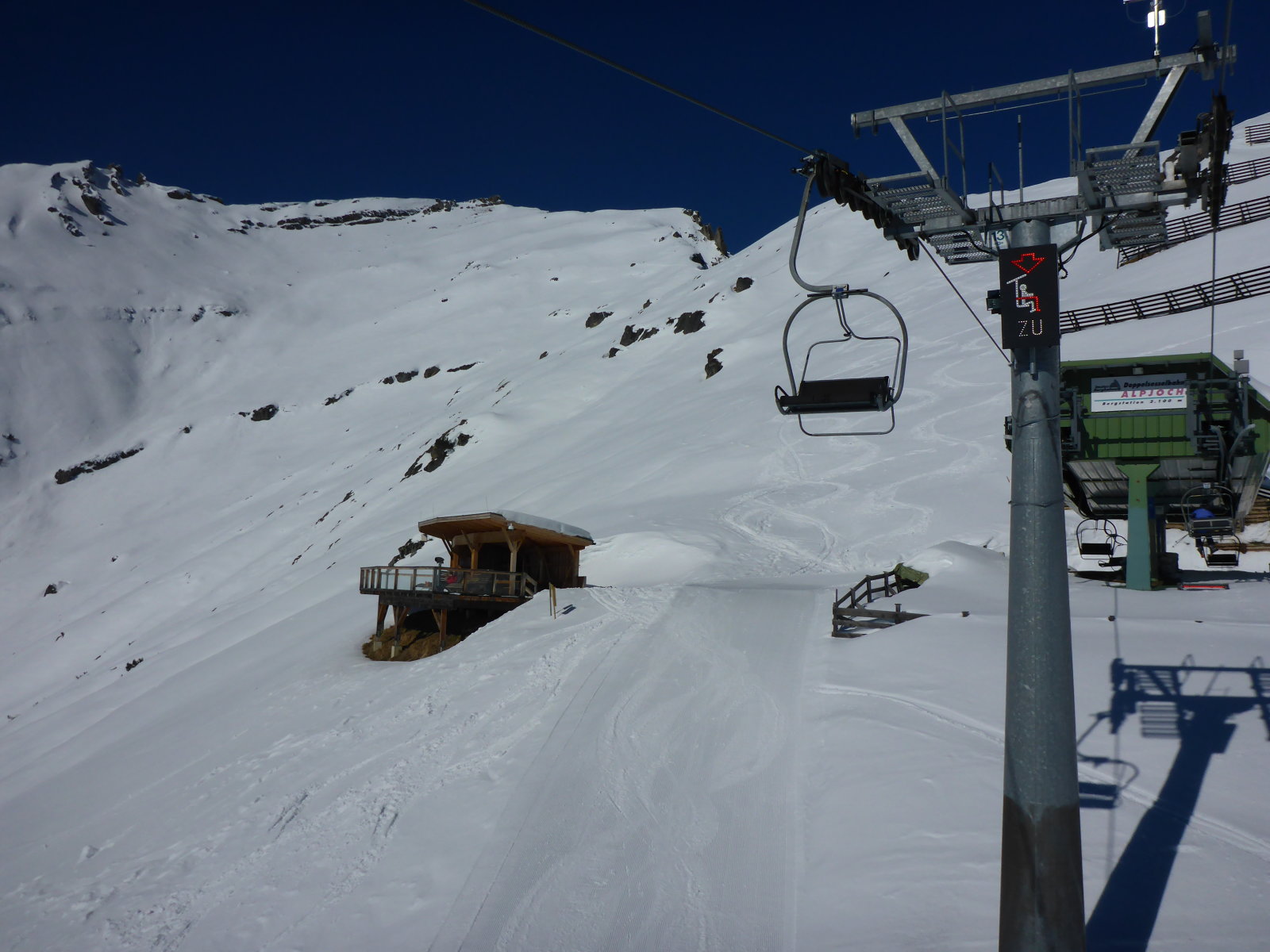 nagy lejtésű gyors pályák, +2 kicsi park 