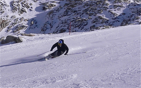 GS kanyar részlet, kikormányzás, legnagyobb fellépő erők. R>27, hossz:193 cm