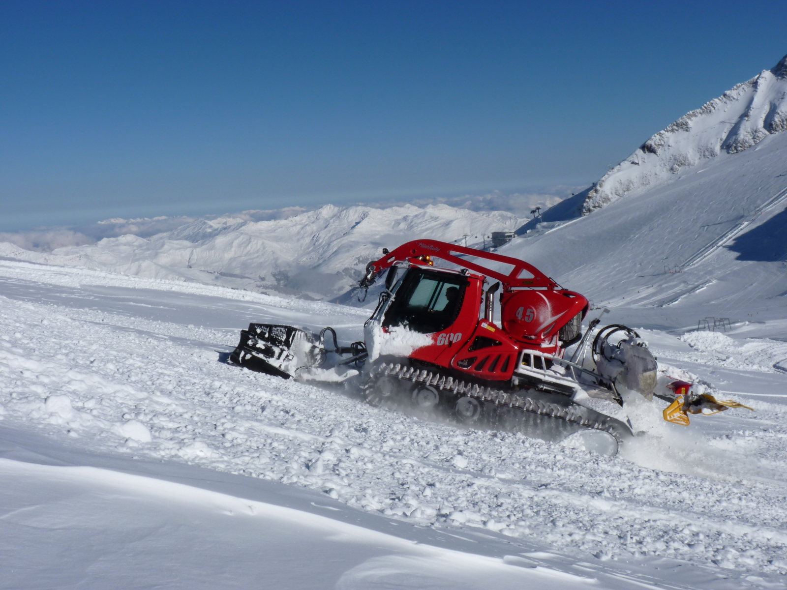 Ezek a szorgalmas gépek mindig rendbeteszik az "összefirkált" pályákat