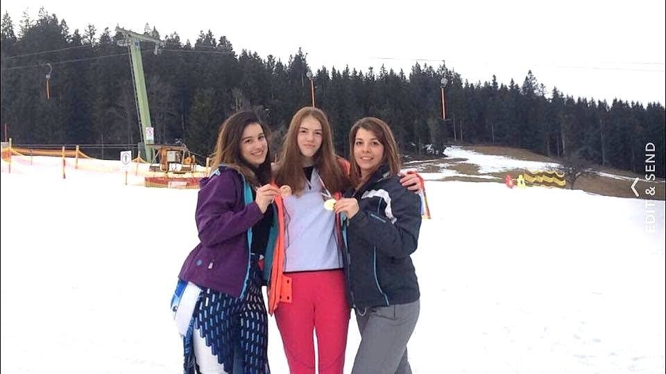 Érmesek balról Vécsey Boglarka (Premontrei Gimn.), Vécsey Veronika (Nagy Lajos Gimn.) Dérfai Vivien (Győri Egyetem)