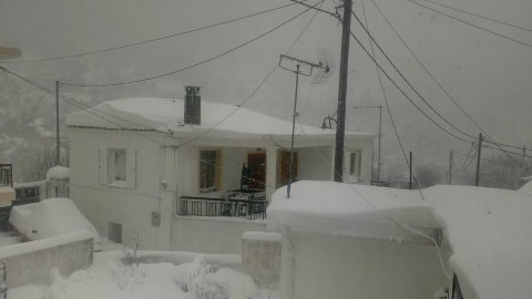 Stropones, egy völgybe szorult falu (335 méter) Évia (Euboia) szigetén