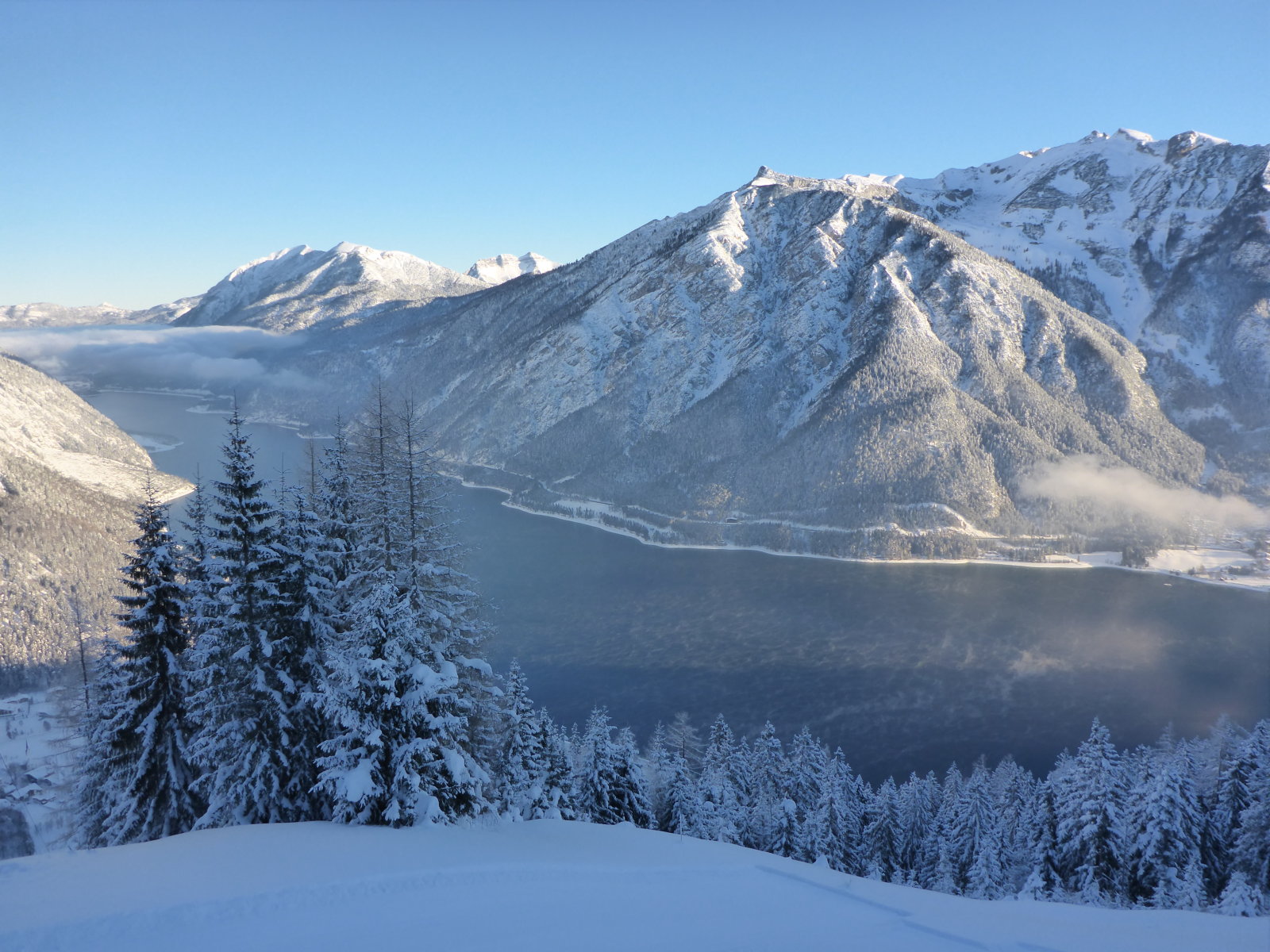 Kicsi terep ,snowboardosoknak nem túl ideális(mindkét völgymenetnél vannak sík részek),cserébe nem voltak sokan és a panoráma sem utolsó
