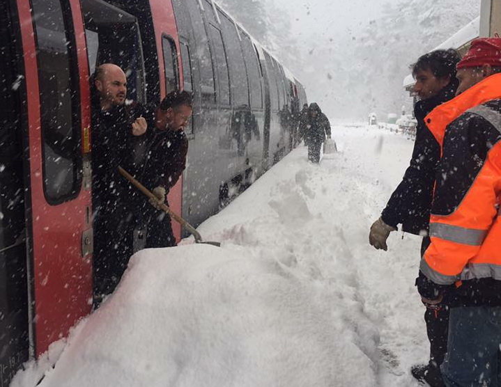 Vonattal sem volt egyszerű utazni