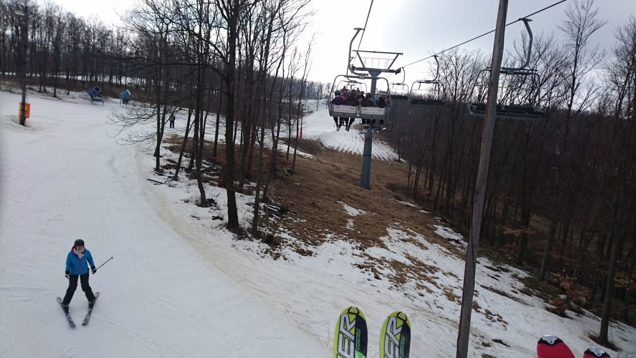 Hó pályán kívül már nemigen volt.