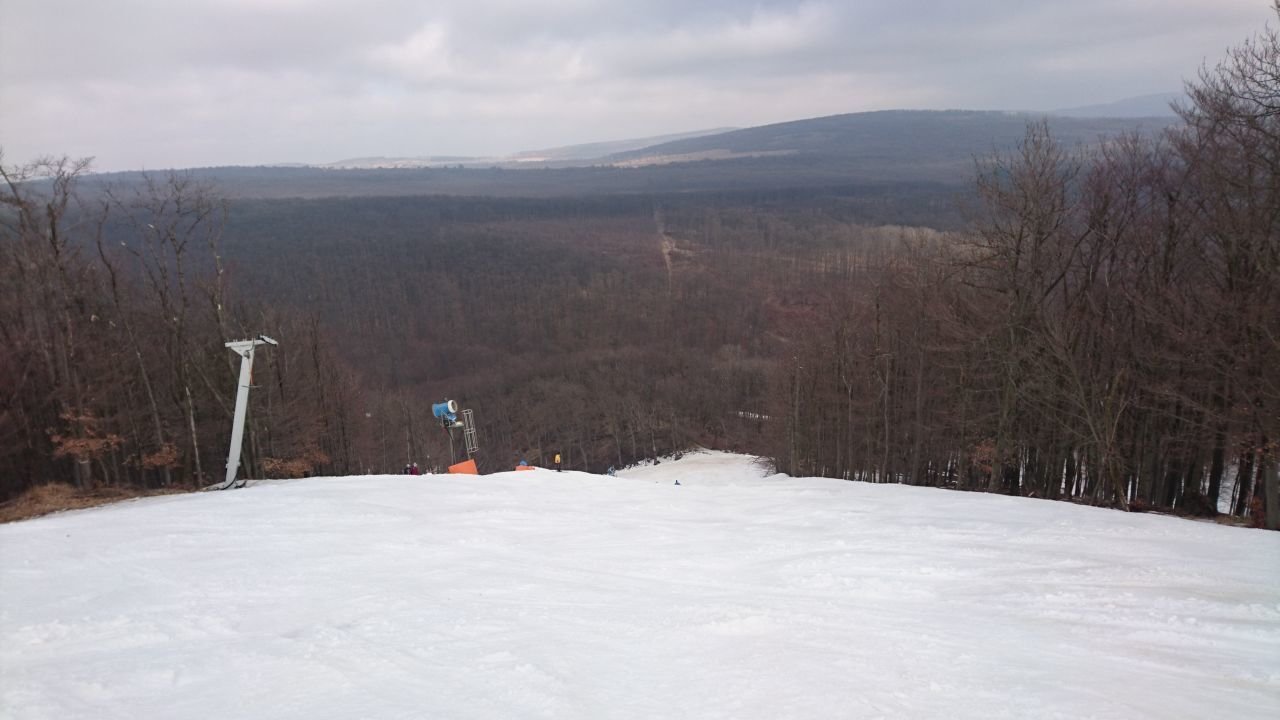 Az A4-es pálya fekete része előtt, kezdődik a letörés