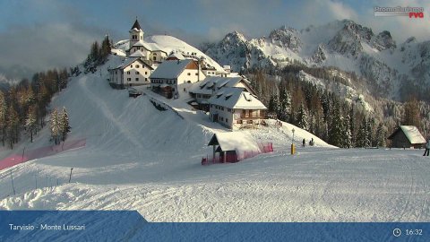 Ritka pillanat vasárnap, két havazás közötti napsütés Tarvisión (ITA)