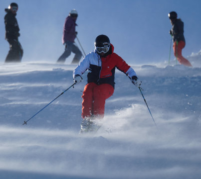 Egy kis buckatréning a Kitzsteinhorn Maurer pályája mellett.
