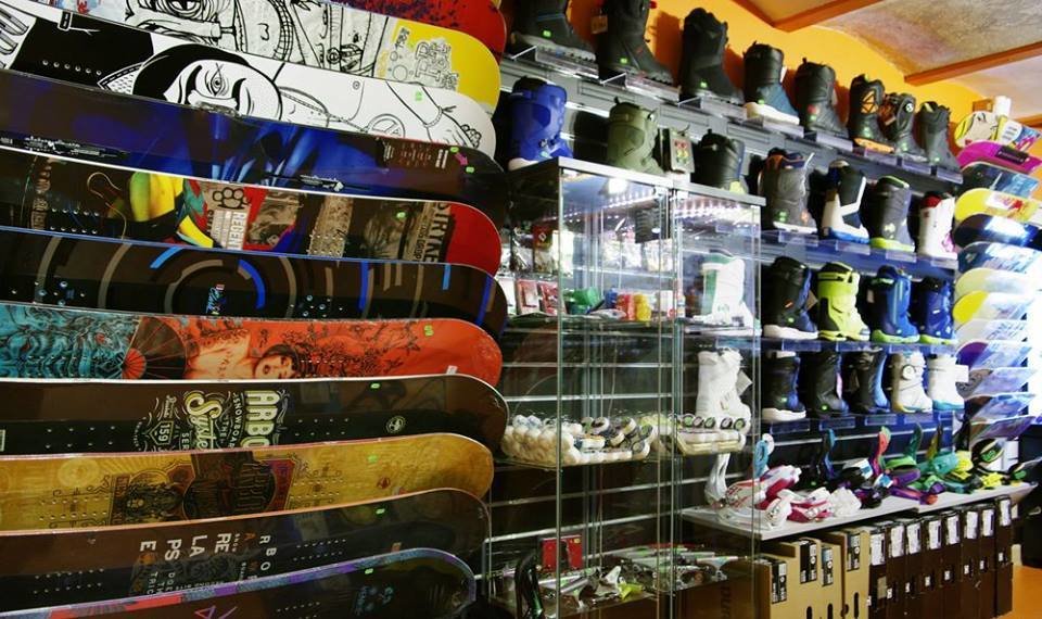 Burton, NItro, Arbor, Drake snowboard lapok, Northwave, Burton, DC és Nitro bakancsok