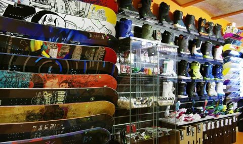 Burton, NItro, Arbor, Drake snowboard lapok, Northwave, Burton, DC és Nitro bakancsok