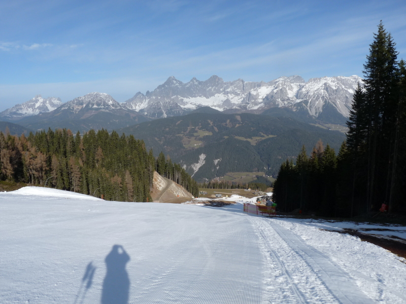 Háttérben a Dachstein