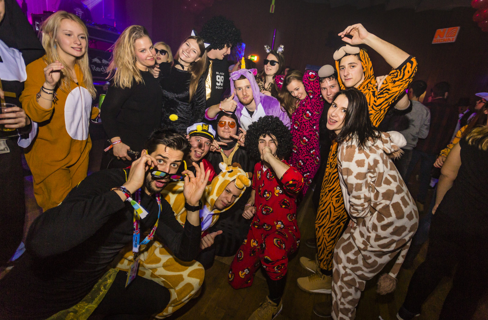 Beöltözős Retro Buli ala’ No Signal