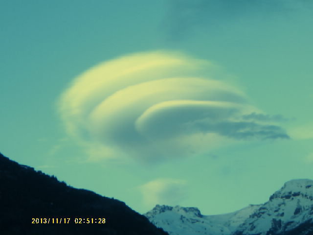 3 emeletes hófelhők Vars-Risoul síközpont felett