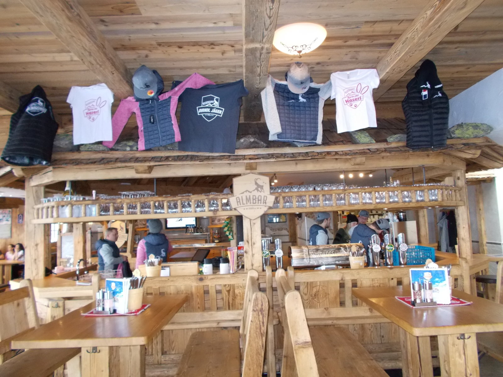 Egy szép hütte, akkora adag 4 sajtos galuskát kapsz,hogy nem lehet megenni egy embernek,pedig isteni finom