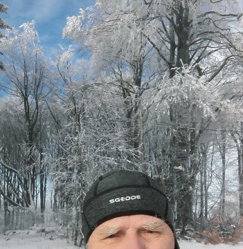 Csak a sapka felett2