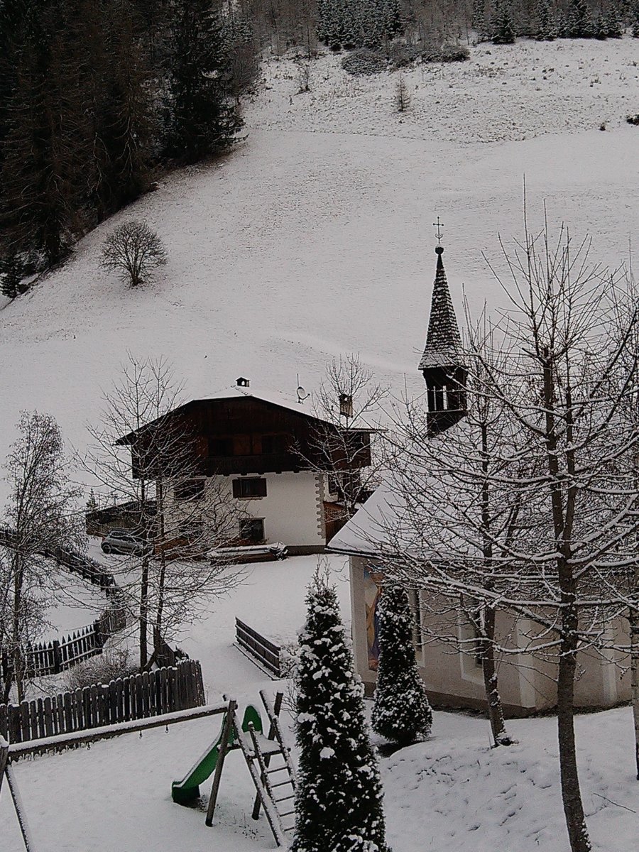 Alta Badia (La Val . Al Bagn vendégház ablakából)