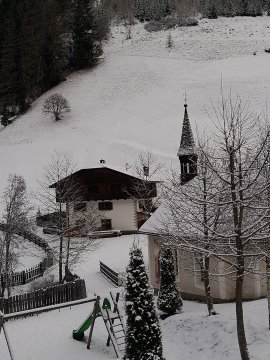 Alta Badia (La Val . Al Bagn vendégház ablakából)