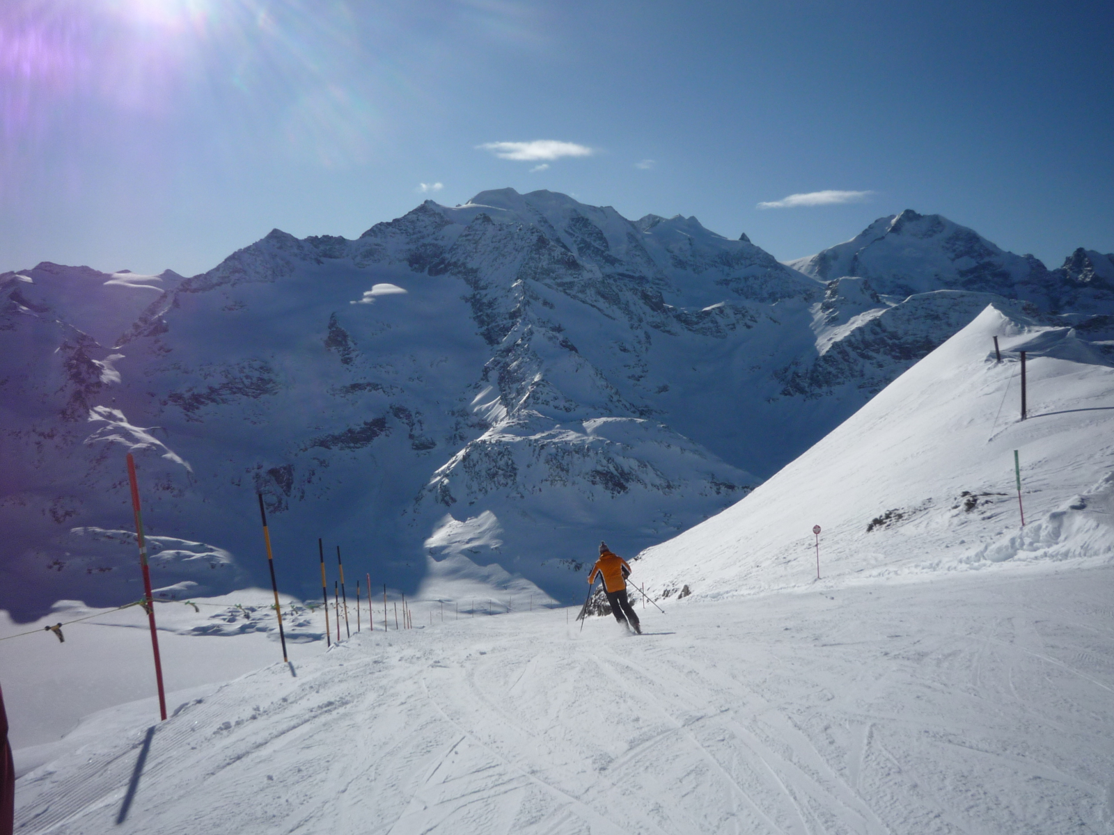 Lefelé a Lagalbról, szemben a Bernina-hegység (jobbra a Piz Bernina, 4049 m)