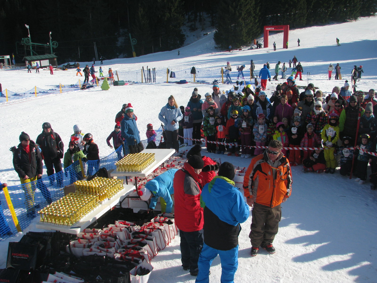 Ragyogó napsütésben csillogtak a kupák