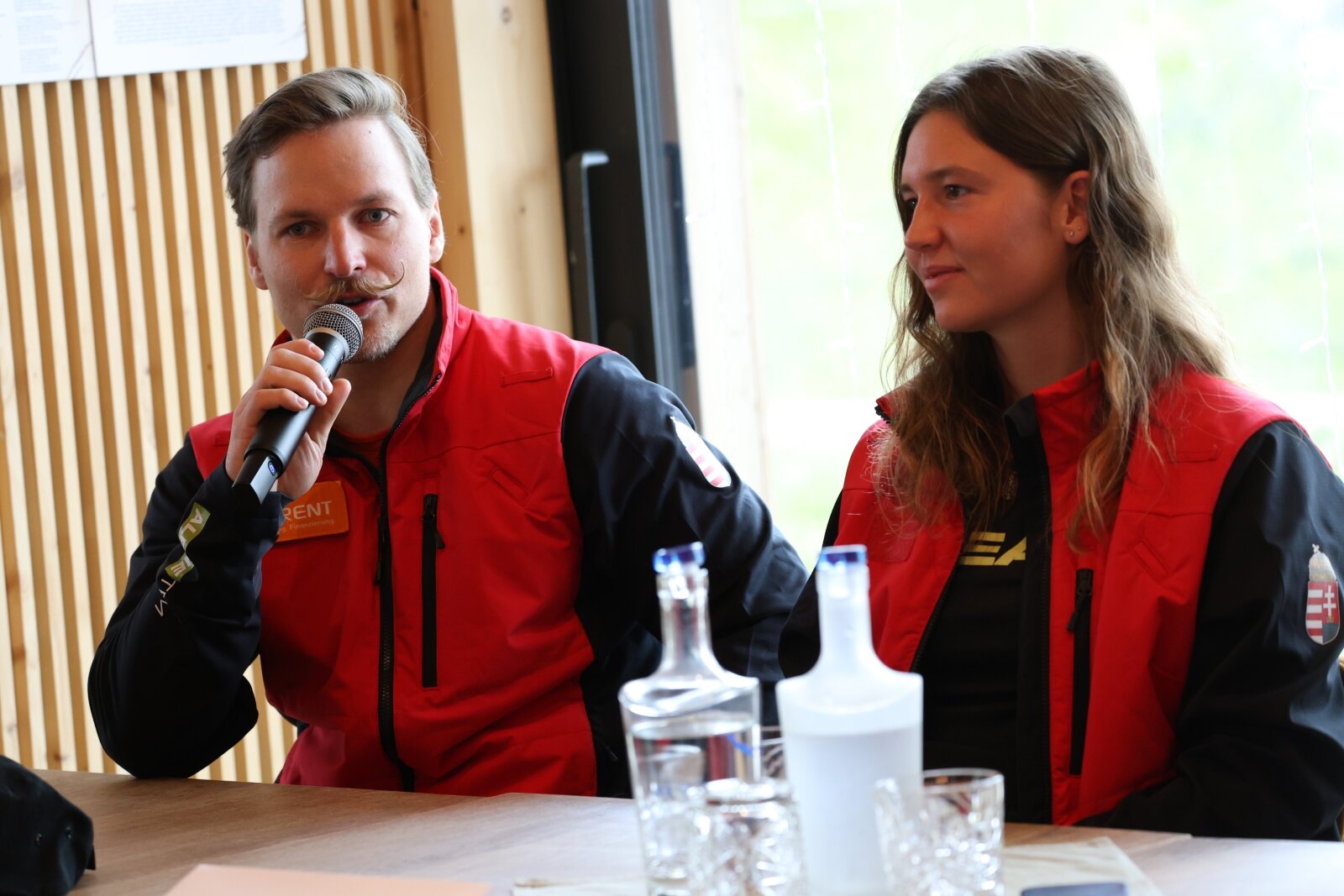 Leitgeb Richárd és Tóth Zita a sajtótájékoztatón