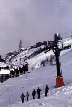 Menuires-ből a Crosette átkelő lift, a Masset-1 kabinos lifthez