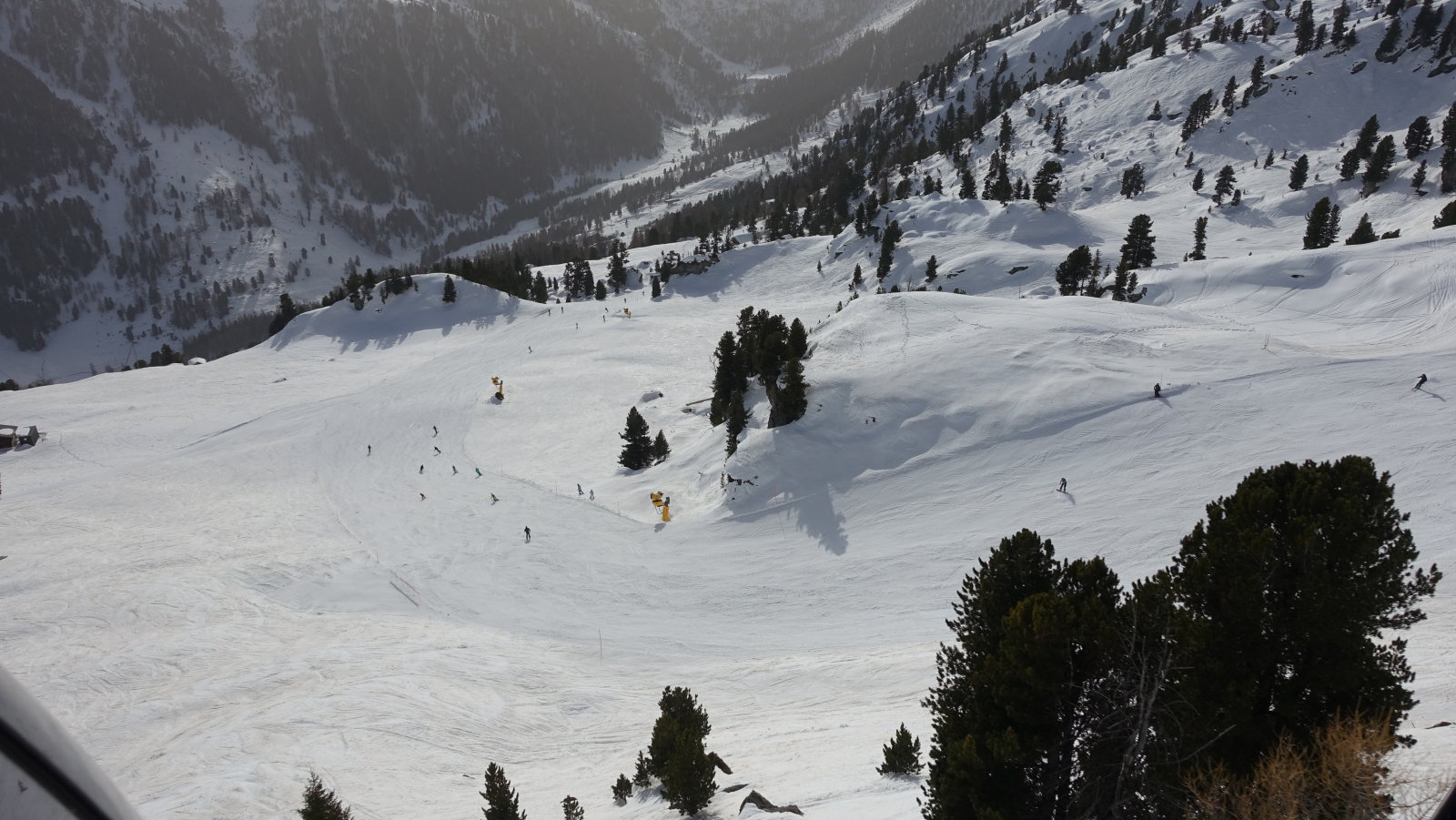 A 61 Siviez-Plan du Fou kabinosból az alatta lévö piros pálya Siviez es PdF között