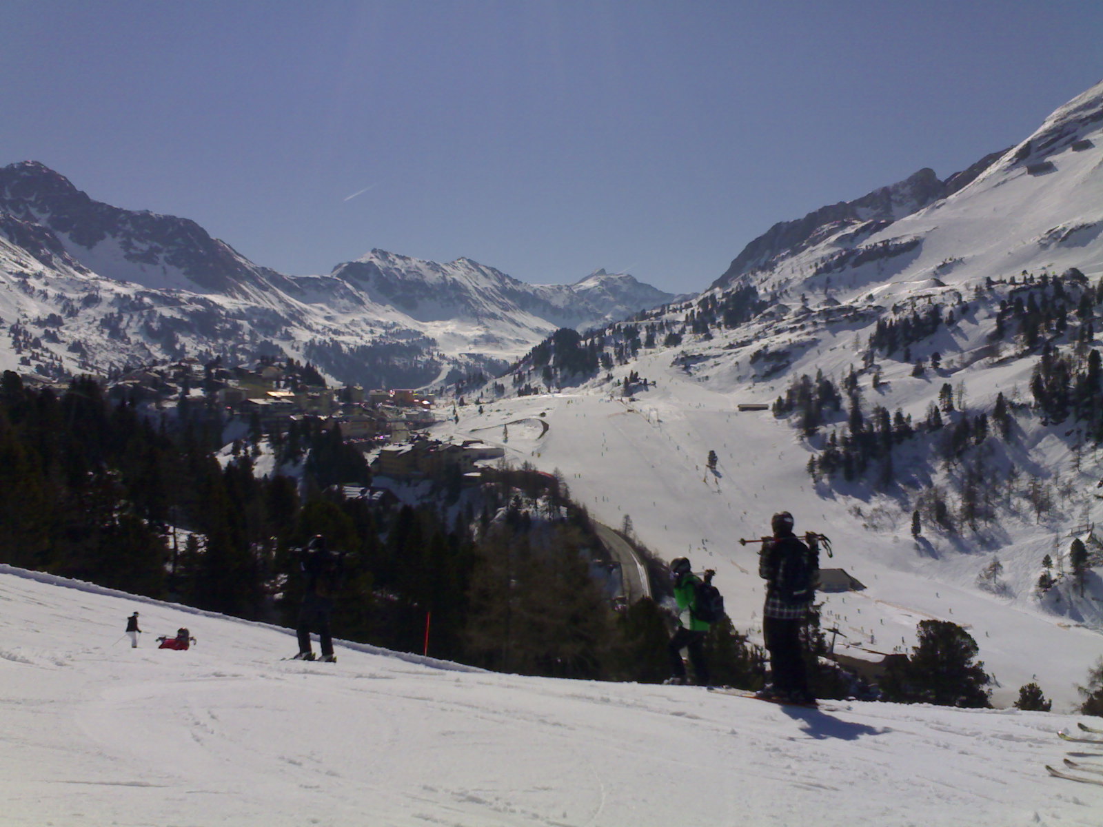 ez ugyanaz, fizettek fejenként 20 eurót, így elmehettek ép kézzel...