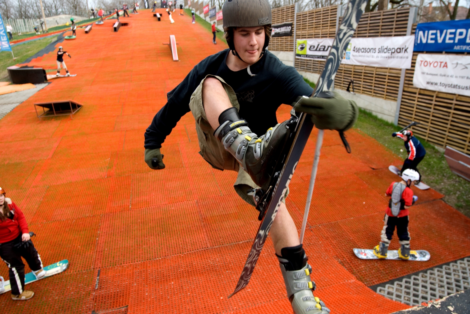 Neveplast borítású pálya a pestszentlőrinci 4Seasons Síiskolában