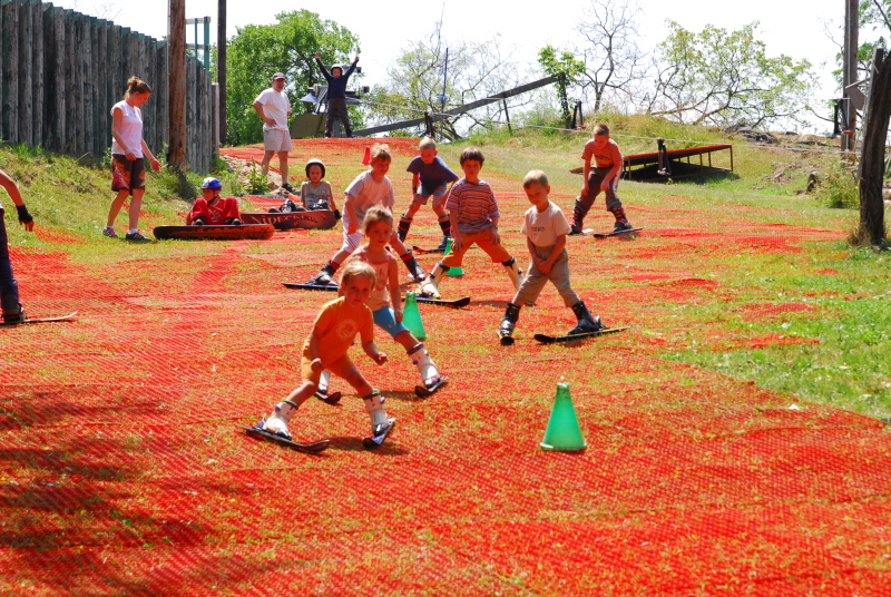 Neveplast borítású sípálya a Budapest 18. kerületi 4seasons Síiskolában - Kattints a képre a nagyításhoz