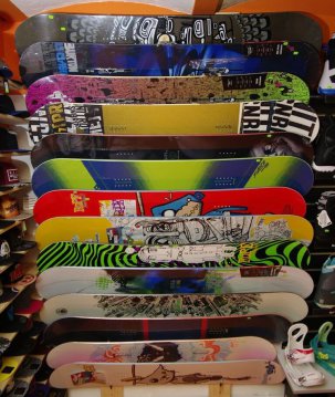 Nitro, Burton, Drake, Arbor és Rope snowboard lapok képezik kínálatunkat