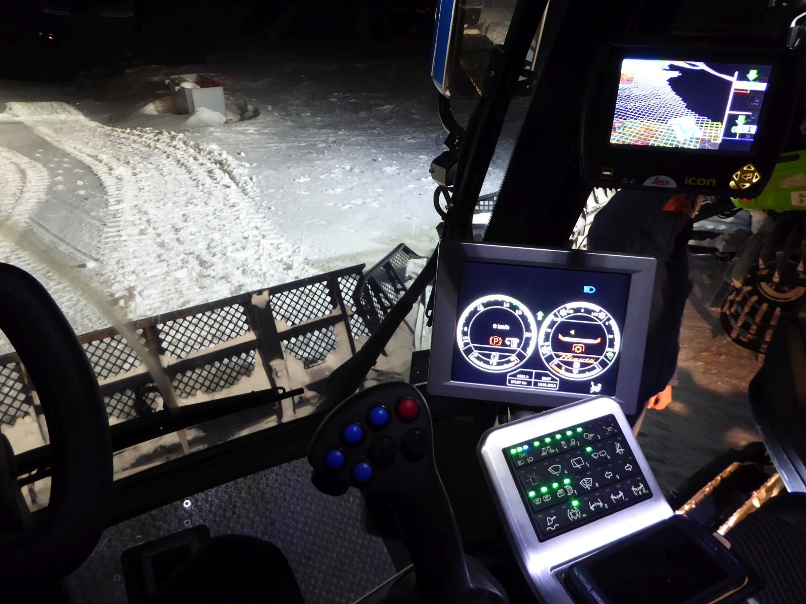 A ratrak belsejében éjszakai pályakarbantartás során