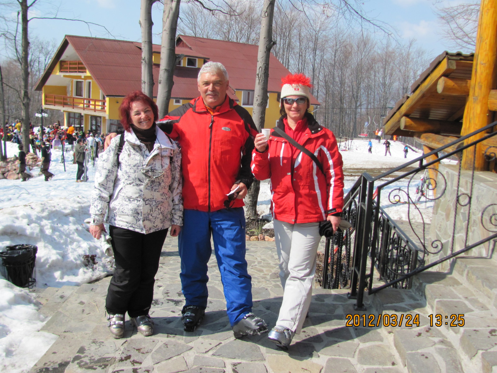 Les Gábor oktató, és a Saslányok