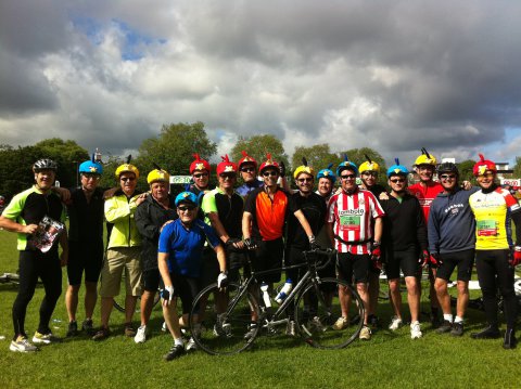 James és barátai sisakhuzatban