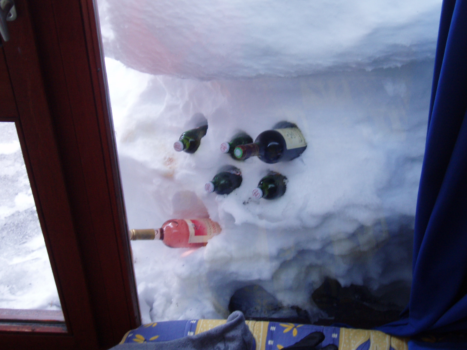 Beépített palackhűtő az erkélyen Arc 2000-en