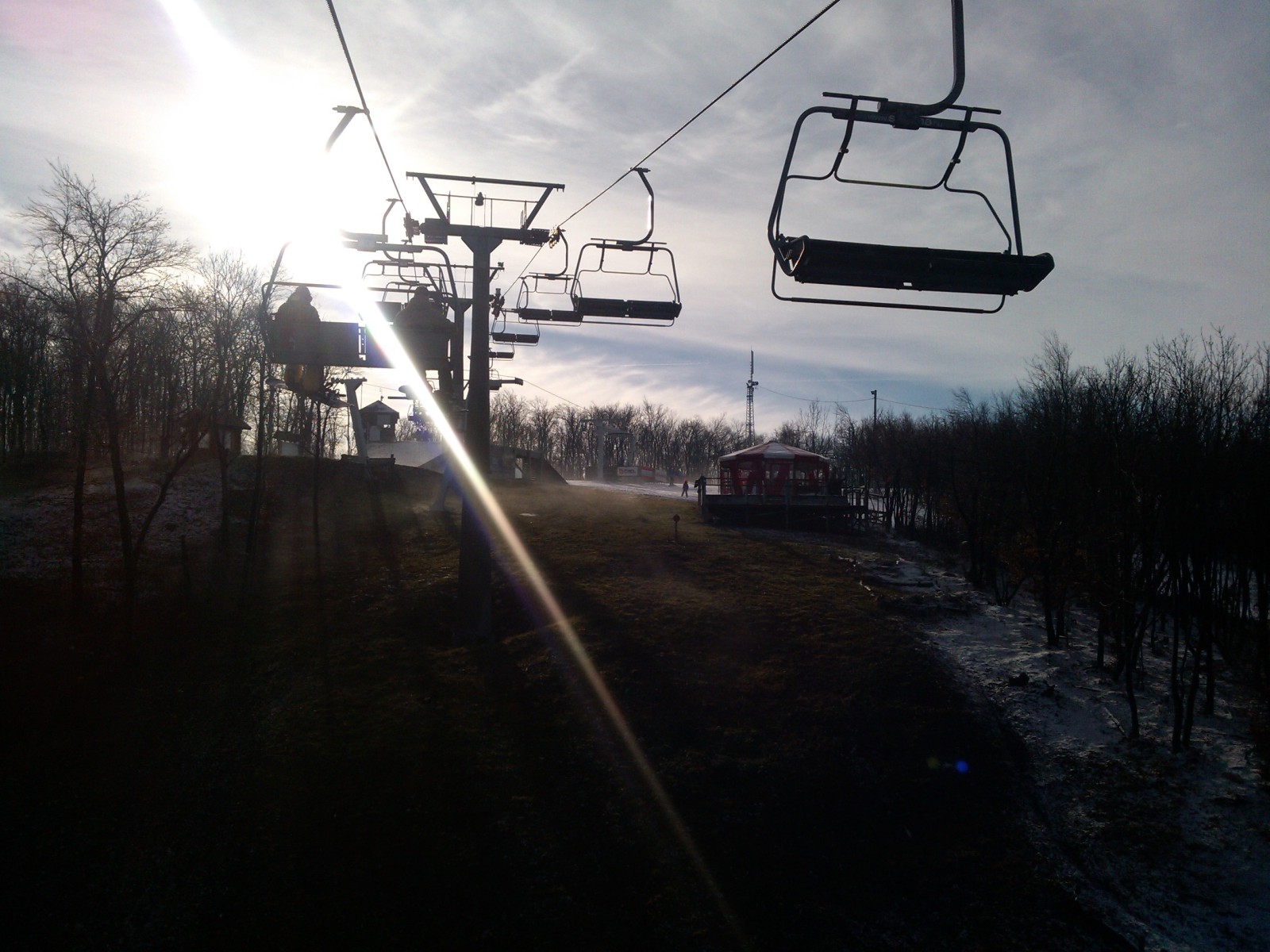 Kőrvár ellenfényben