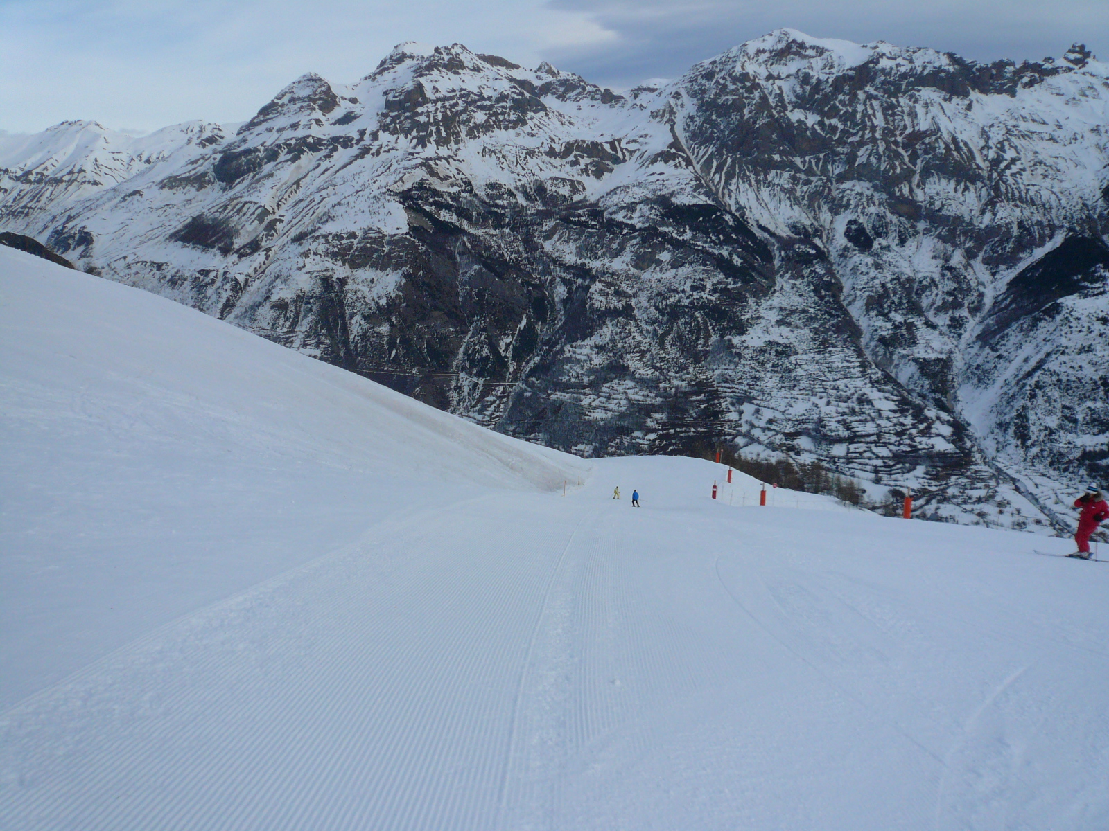 A szemközti hegy karnyújtásnyira, alattad 1500 m