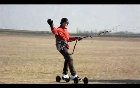  nem csúszik, gurul.....