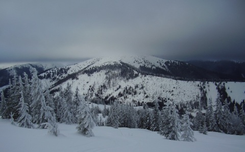 szemben a Lajstroh, még mindíg felhőben