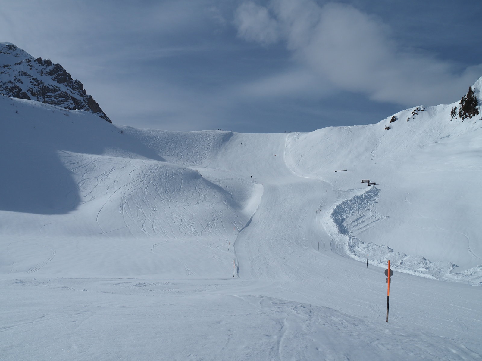 az egyik fekete pálya