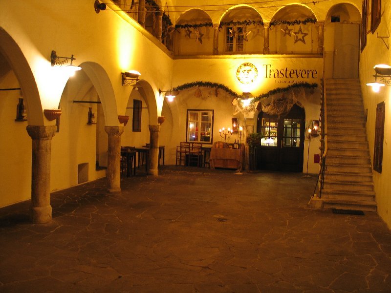 Hangulatos olasz étterem udvara - Kattints a képre a nagyításhoz