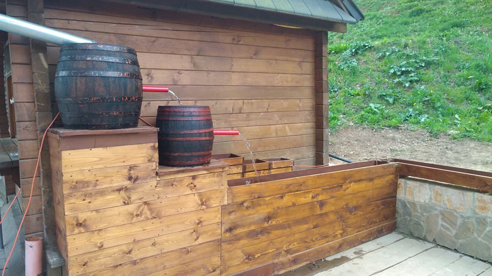 Az Aranymosóban a gyerekek sziták és csorgó víz segítségével kimossák az apró kincseket 