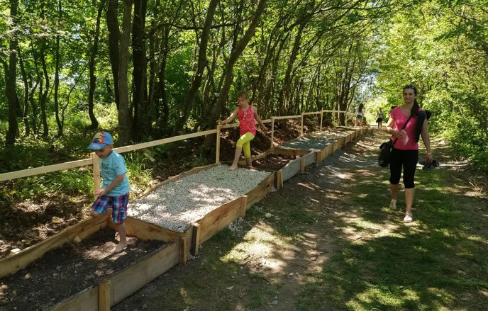 A Mezítlábas Ösvény egészen a kilátóig vezet | Fotó: kalandhegy.hu