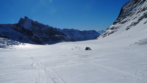 Közeledek a Konkordia platzhoz, itt már vannak sziklák a gleccserben, vagy legördülő sziklák ebből lesz aztán a Rolling Stones :)