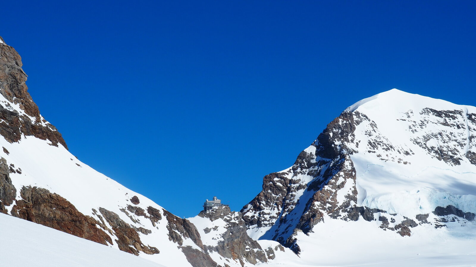 Szemben a Sfinx meg a Mönch