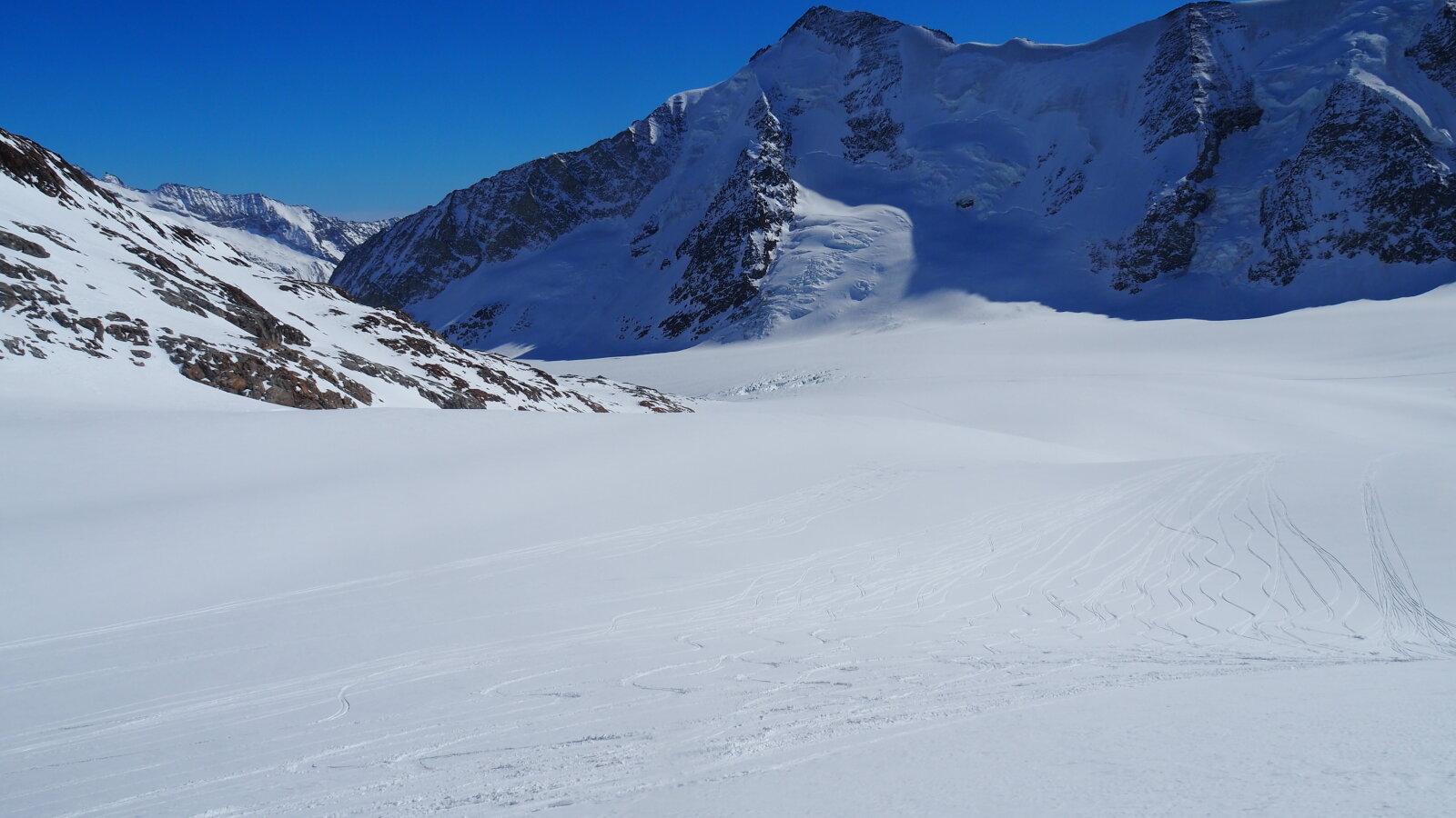 Jól látszanak a nyomok amiket követni kell