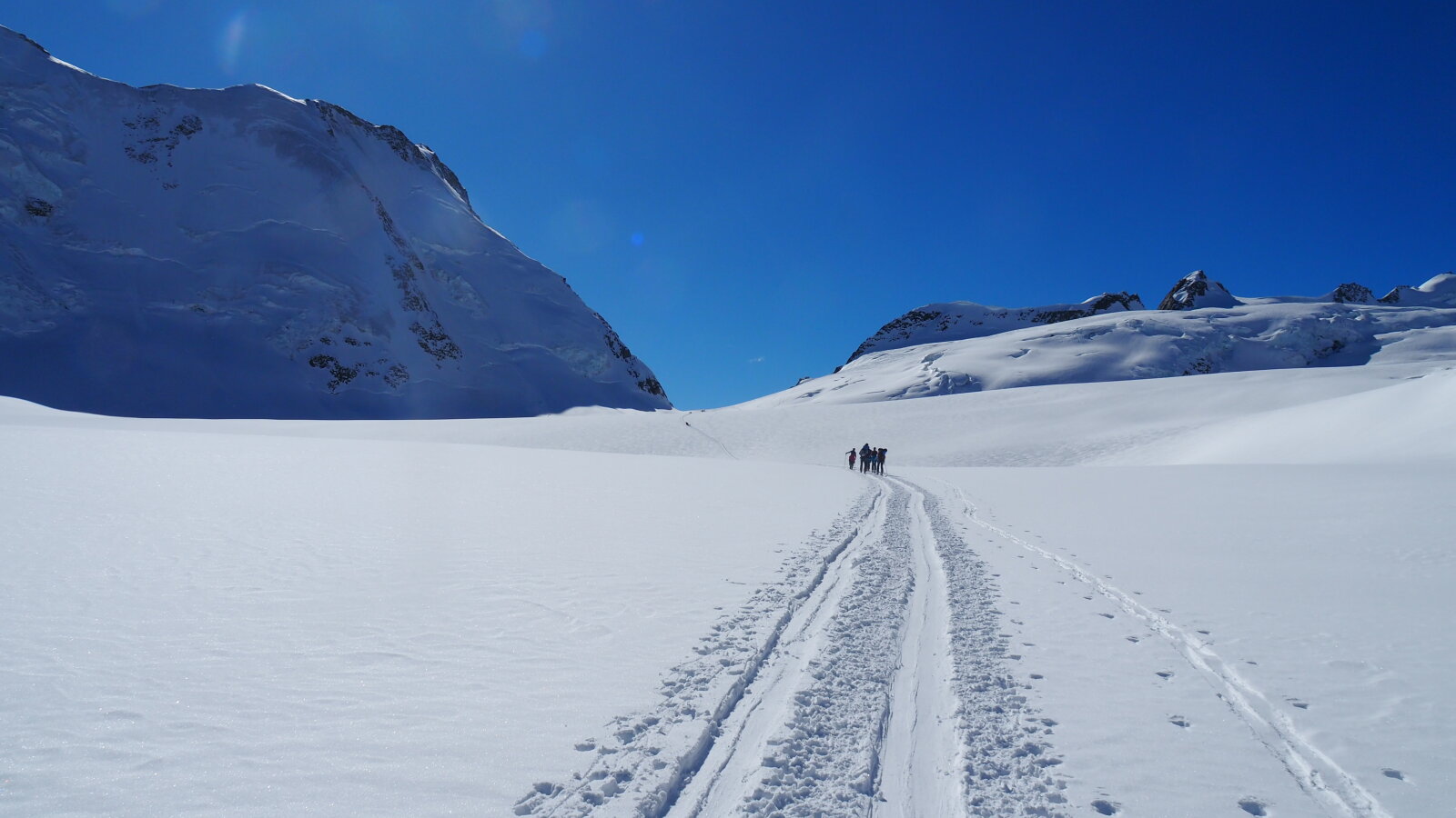 Ez már az utolsó emelkedő a Lötschenlückéhez, előttem több csoport volt