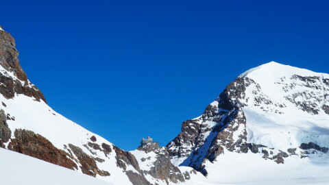 Szemben a Sfinx meg a Mönch