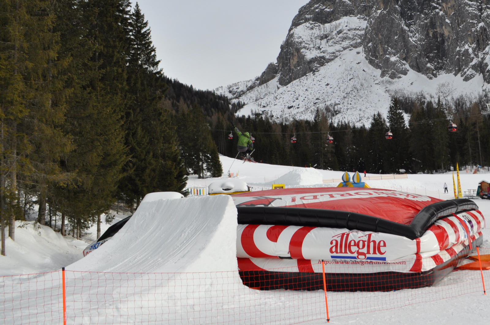 Airbag, hogy biztonságosan kezd el az ugrálást