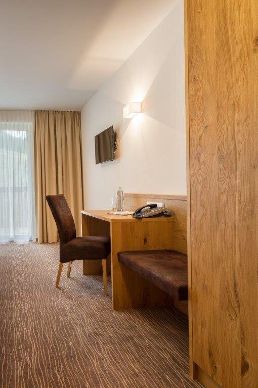 AlmHotelKaernten-Zimmer1-6.jpg