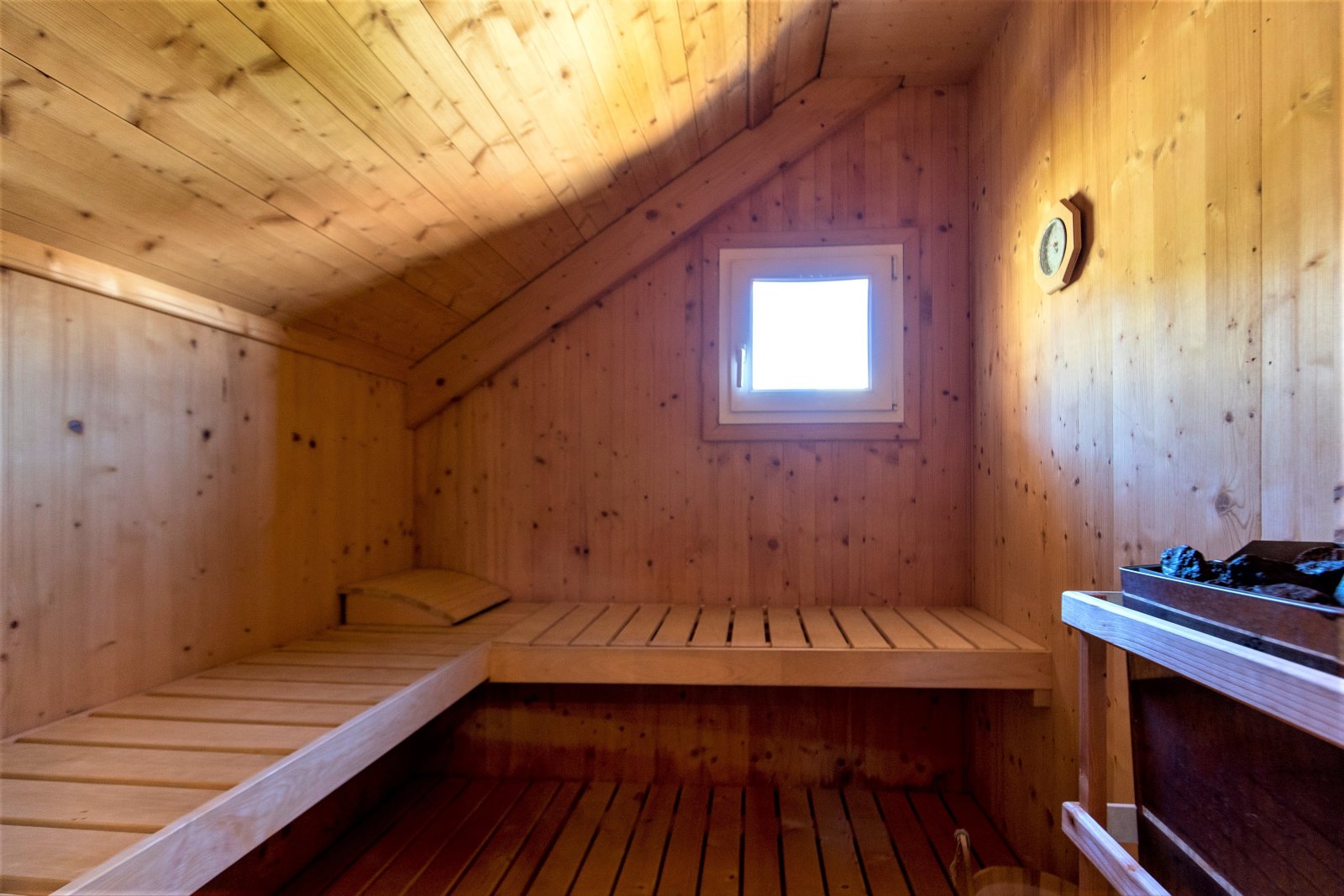 sauna-48437827842-o.jpg