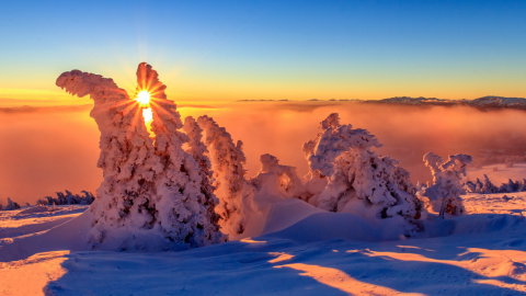 Naplemente a hegyekben